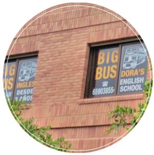Dora's Big Bus fachada exterior
